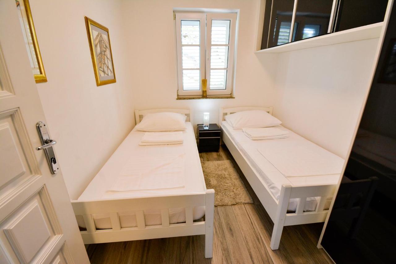 Apartment 10 In Villa Petrac Banjol Екстер'єр фото